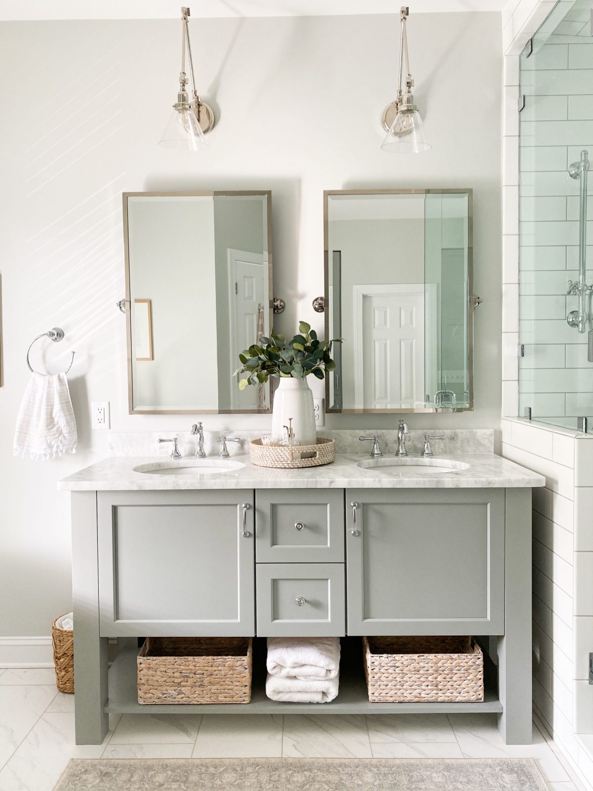 Bathroom vanity