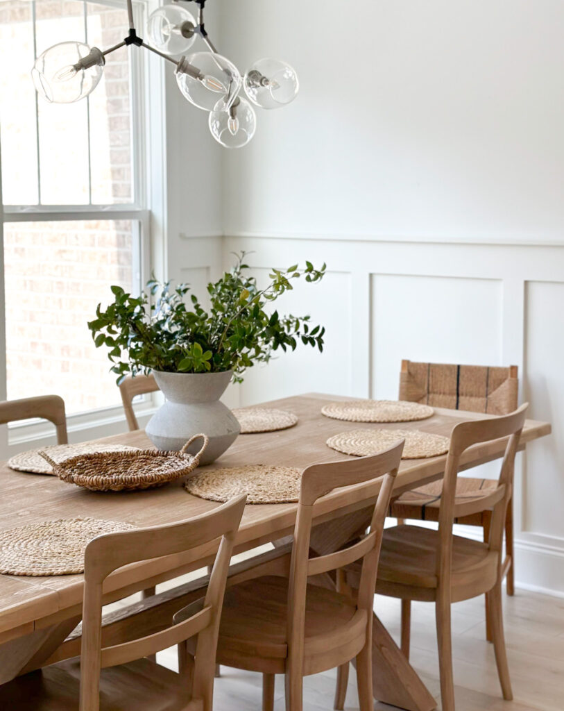 Coastal Modern Eat In Kitchen Dining Area