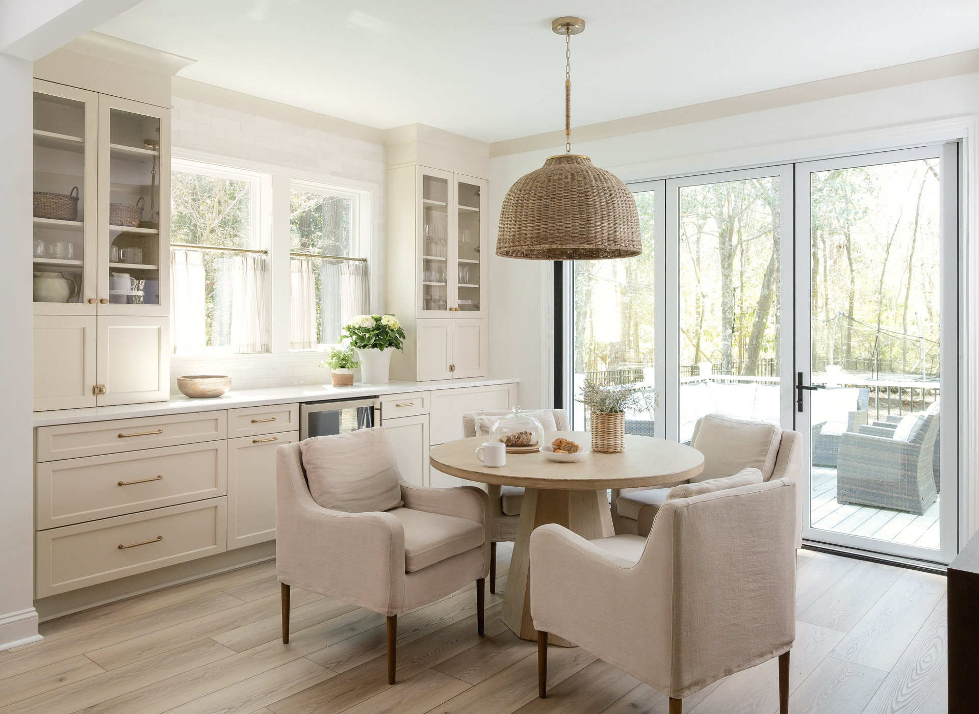 coastal style breakfast room